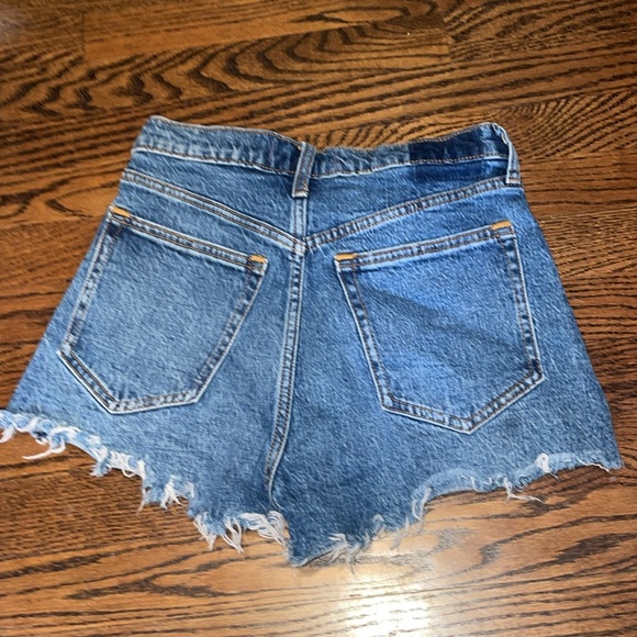 Abercrombie & Fitch  The Mom Short High Rise - Picture 2 of 3